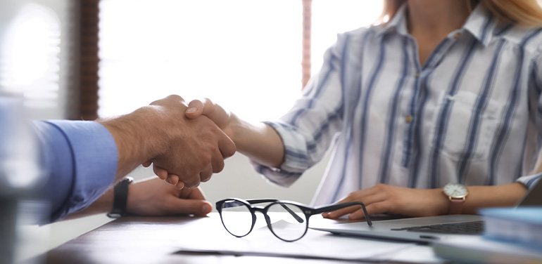 handshake-for-partnership-770